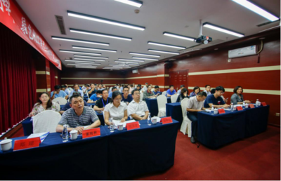 青科大魯中研究院成功舉辦“新材料、綠色化工轉(zhuǎn)型升級(jí)與產(chǎn)業(yè)化應(yīng)用”高級(jí)研修班，助力區(qū)域產(chǎn)業(yè)創(chuàng)新發(fā)展